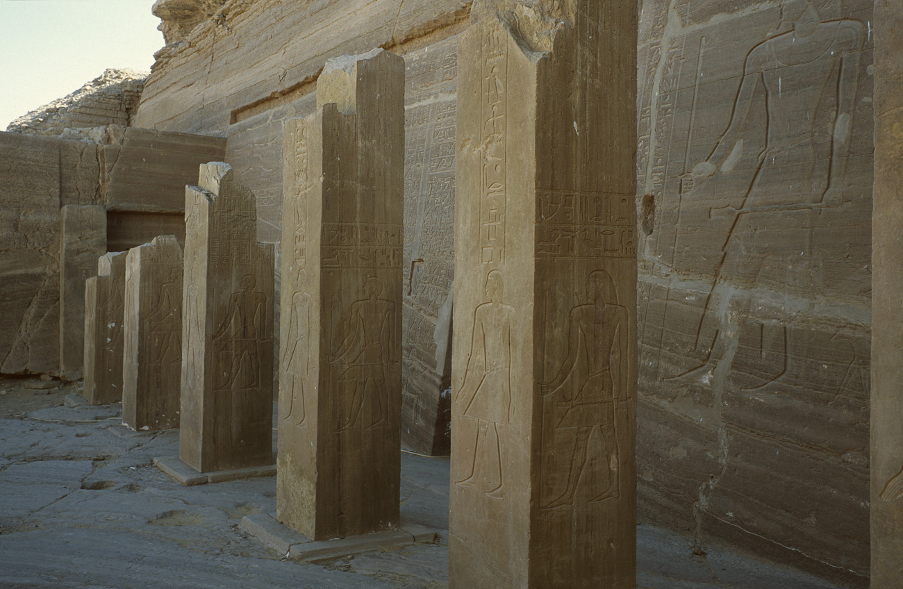 egyp08_15 assouan tombe de noble facade.jpg